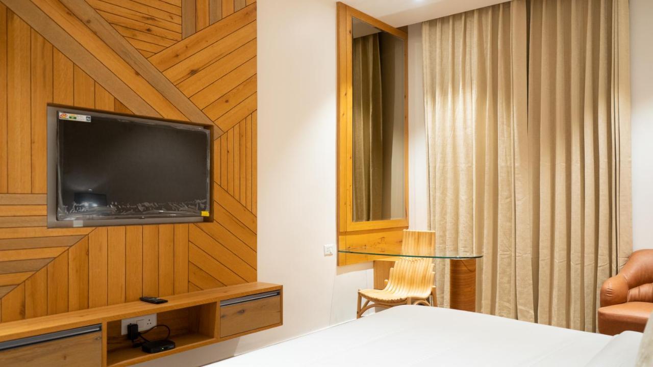 Clarks Inn Suites Kangra Exterior foto