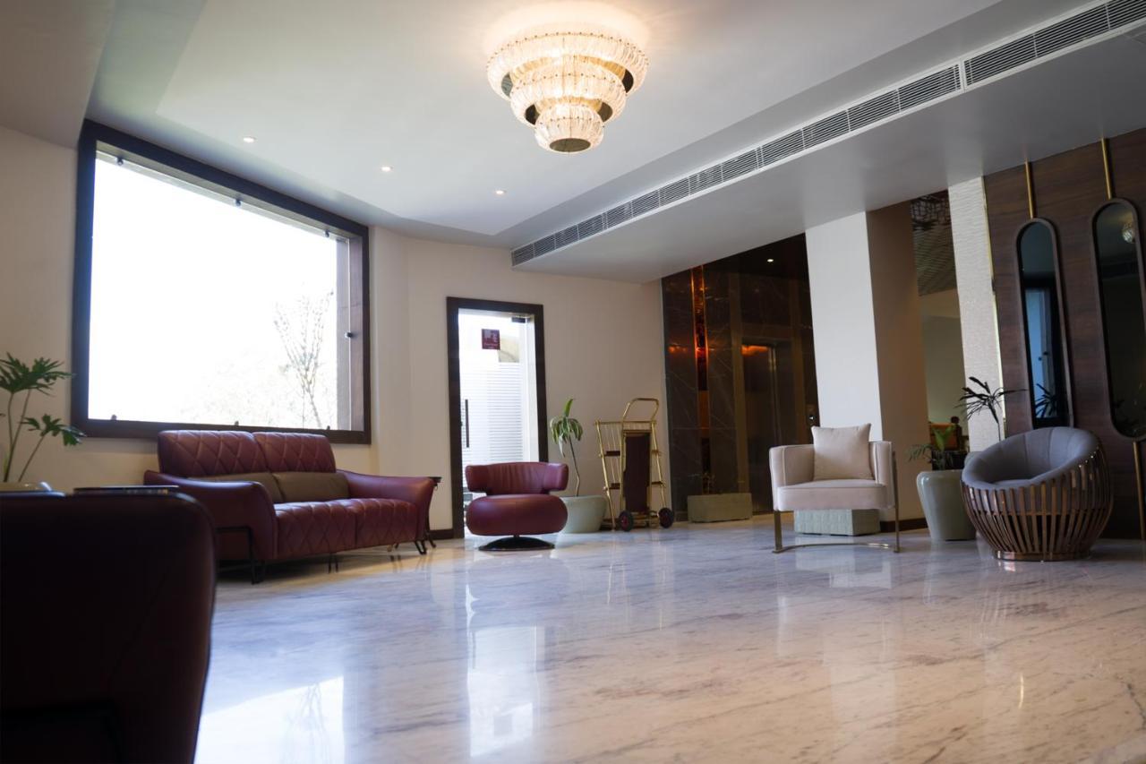 Clarks Inn Suites Kangra Exterior foto