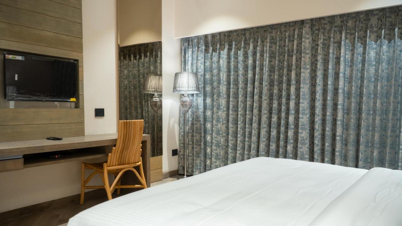 Clarks Inn Suites Kangra Exterior foto