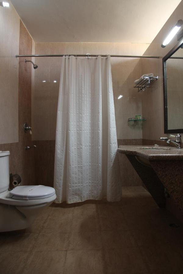 Clarks Inn Suites Kangra Exterior foto